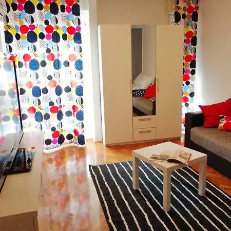 Flora Apartman